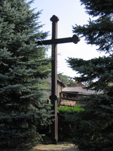 Krzyż na placu kościelnym.