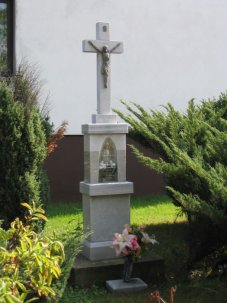 Krzyż przy ul. Szkolnej - posesja rodziny Panek