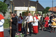 Procesja wyrusza w kierunku trzeciego ołtarza