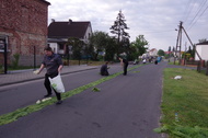Przygotowania przy pierwszym ołtarzu